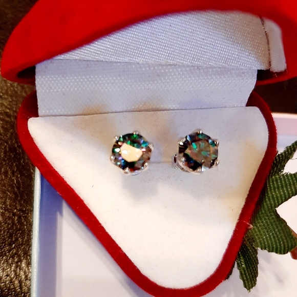 1ct each Rainbow Moissanite Earrings. Vvs1 D color. Passes Diamond Tester. - Picture 4 of 6